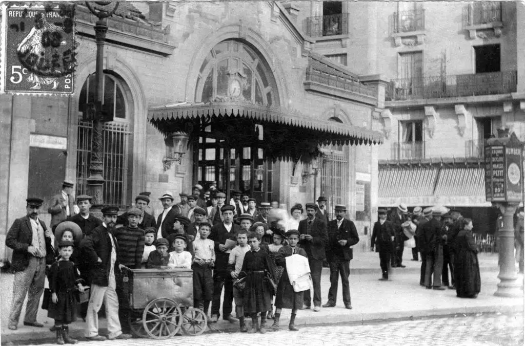 Façade de la station Avenue de Saint-Ouen en 1908 