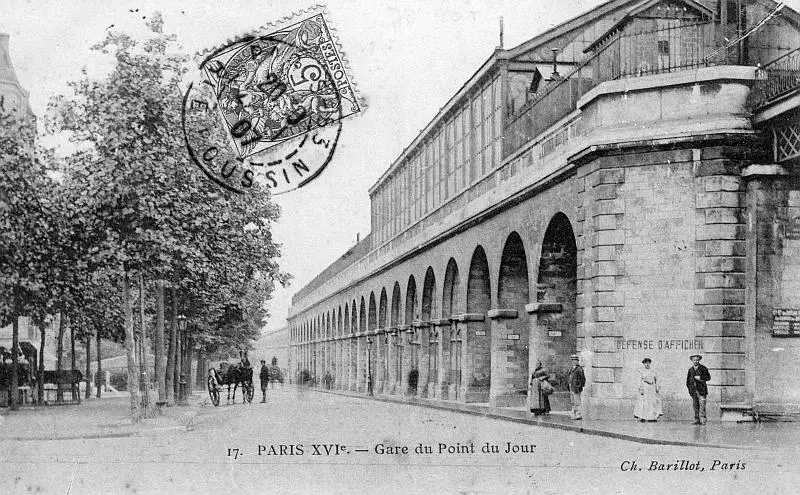 Vue de la station Point-du-Jour depuis l'avenue de Versailles 