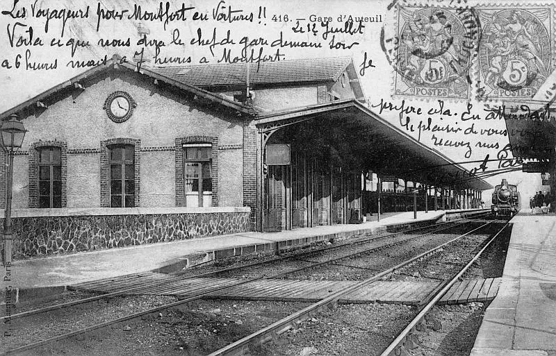 Vue des quais de Ceinture de la gare d'Auteuil. 