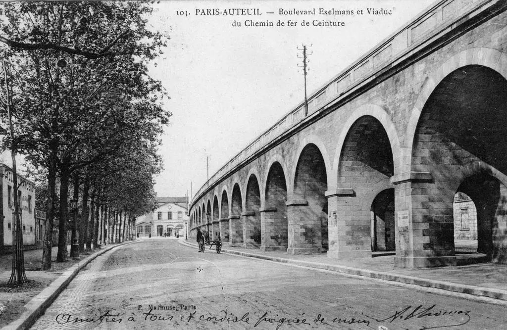La gare d'Auteuil dans la perspective du viaduc. 