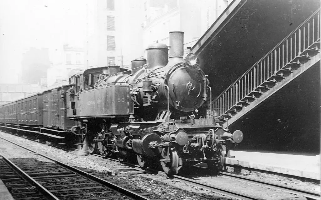 Train circulaire arrivant à la station Boulevard Ornano en 1934 