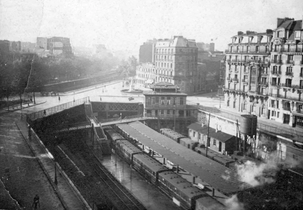 Vue panoramique de la station Courcelles-Ceinture vers 1909 
