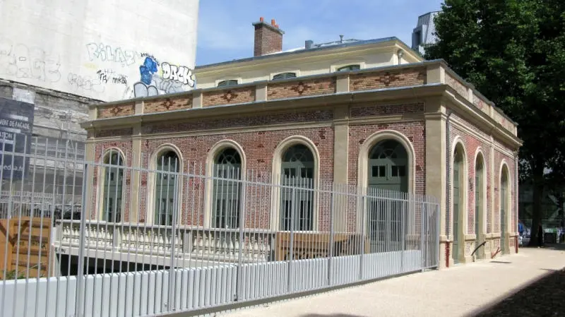 Façade arrière du bâtiment réhabilité de la station Montrouge-Ceinture 