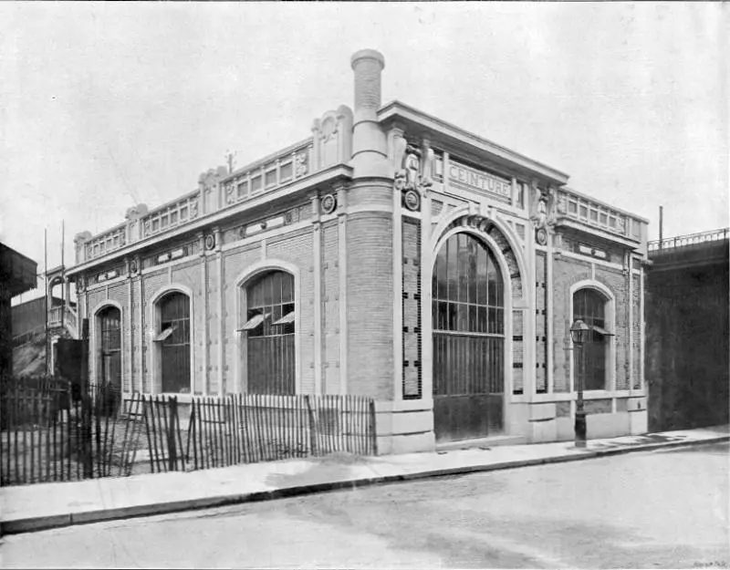 Station Rue Claude Decaen - façade sur la rue 