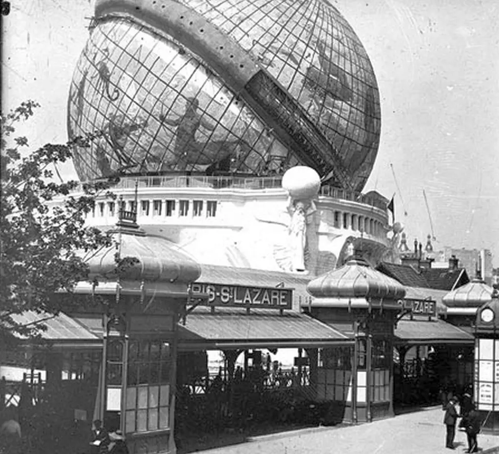 Entrée de la gare terminus du Champ-de-Mars pendant l'Exposition de 1900 