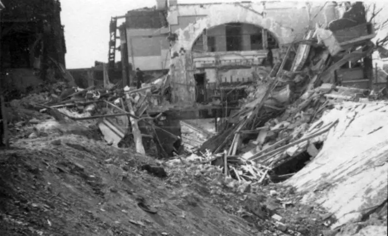 Bâtiment des voyageurs de La Chapelle Saint Denis suite au bombardement du 21 avril 1944 