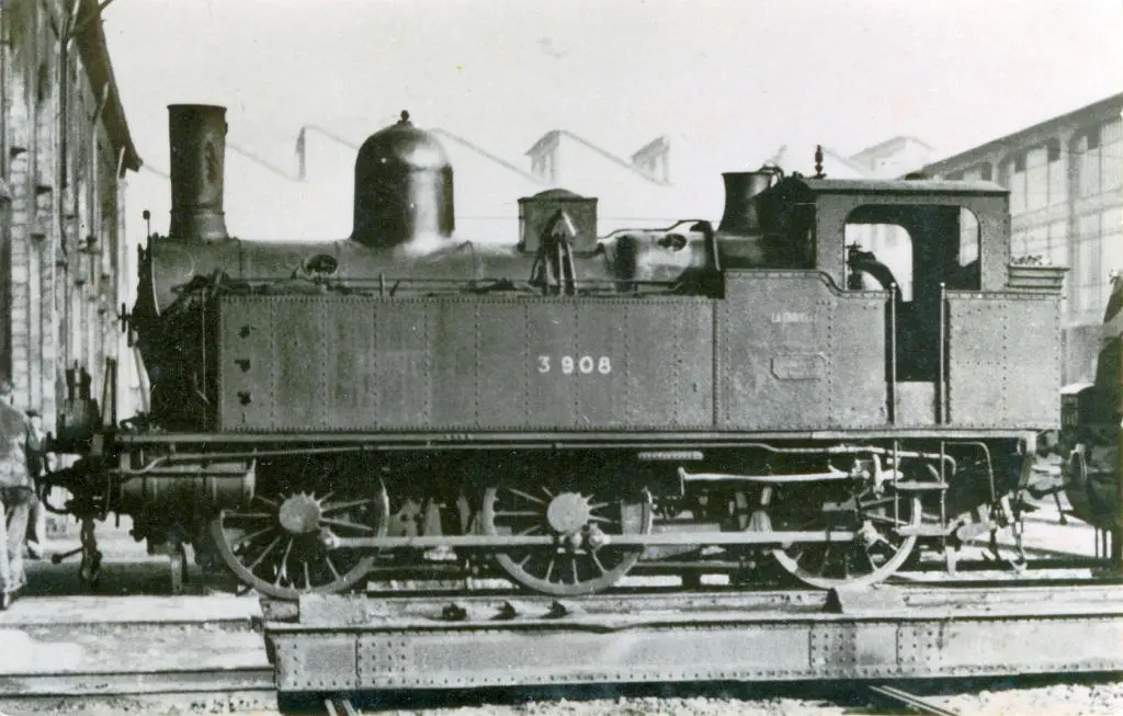 Locomotive 030 T Ceinture n°28 au dépôt de La Chapelle vers 1936 