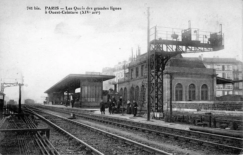 Les quais des voies de Montparnasse à la gare de Ouest-Ceinture 