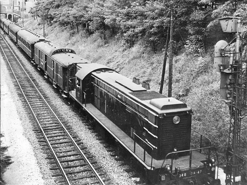 Train de jonction près de la rue Claude Decaen dans les années 1950 